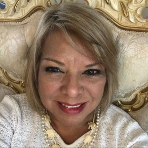 Meet your Posher, Lola